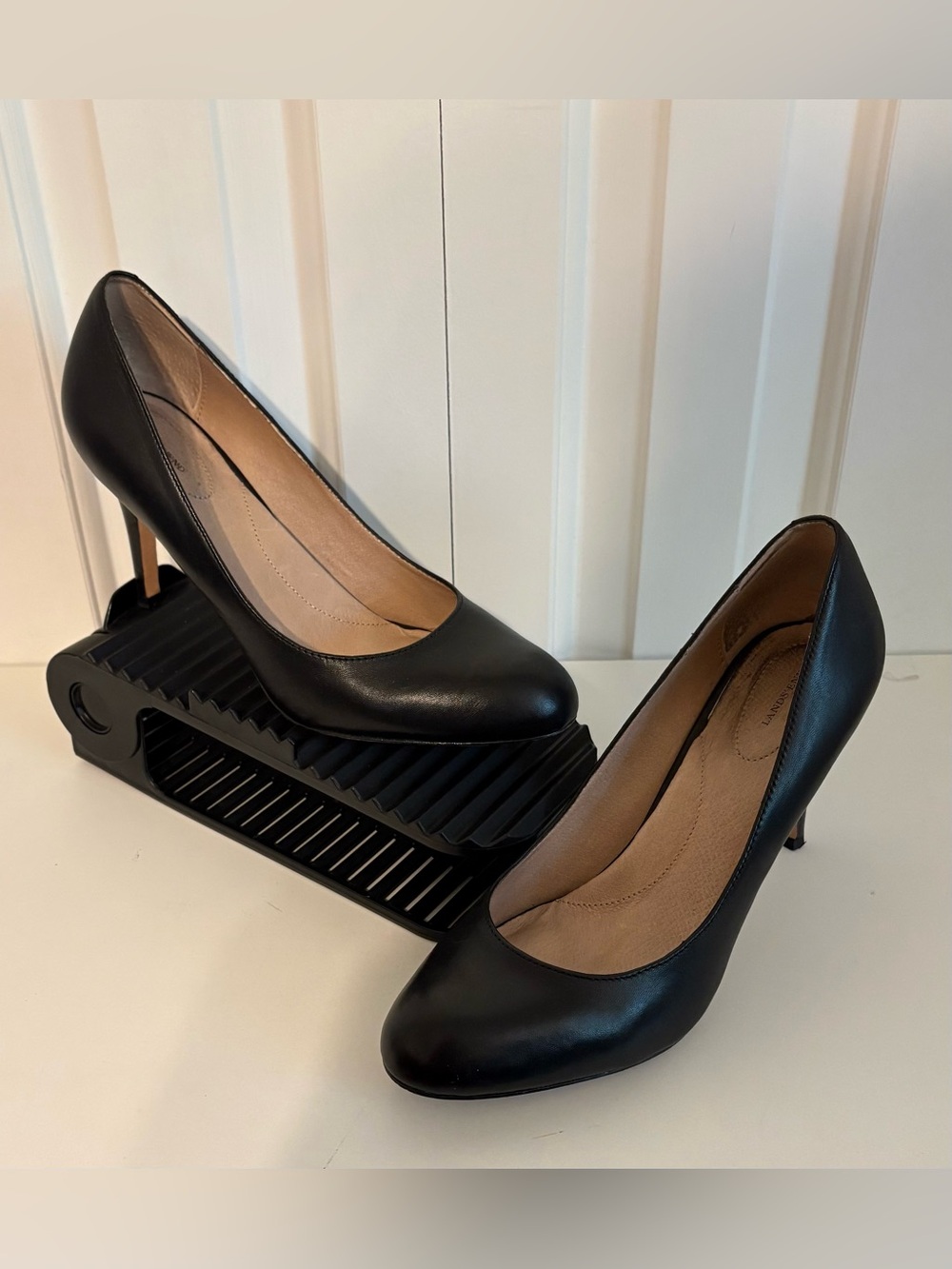 LANDS’ END Black Leather Pumps